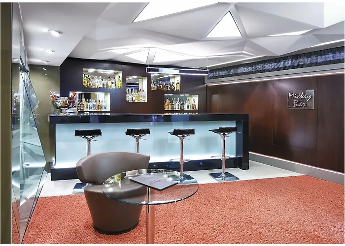 كارتون فندق