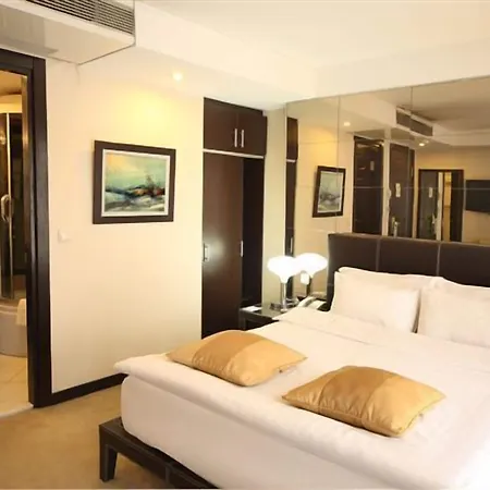 Hotel Cartoon 4*